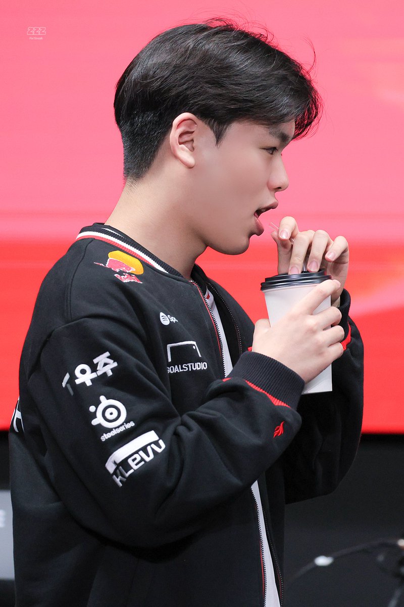 smash7z0's tweet photo. 250922

휀걸들의 전쟁같은 화이팅과 함께 등장

#Smash #스매쉬 https://t.co/qpKcPy3Ztw