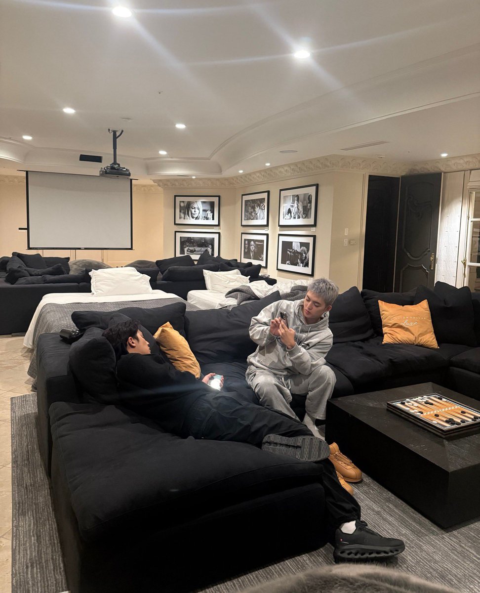 sounds_of_cheol's tweet image. hypebeast ig with scoups and mingyu 📸🖤