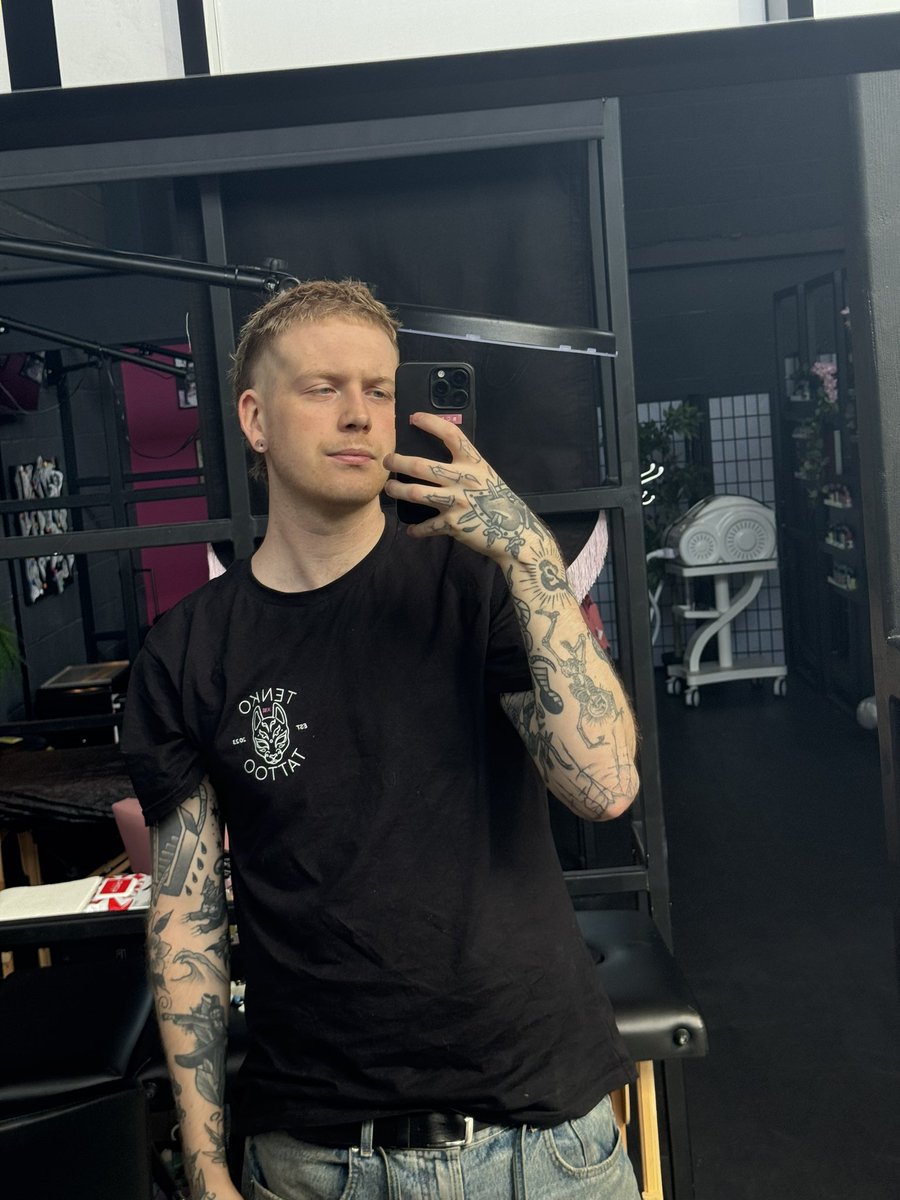 Aaron tweet media