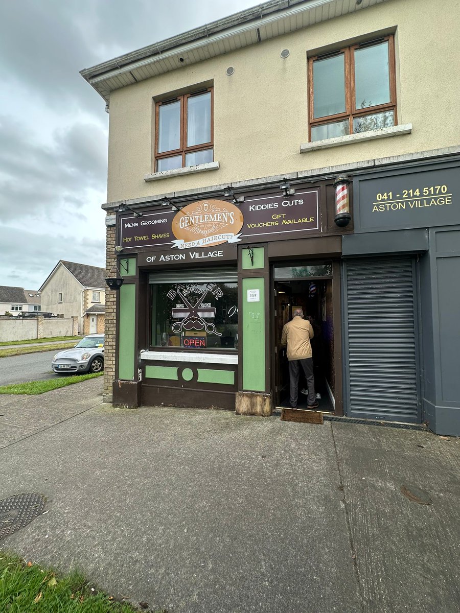 IeVending's tweet image. Great to see another coffee machine installed ☕️✂️
This time for a very busy barbershop, as we continue our rollout nationwide. 🚀

#CoffeeBreak #VendingSolutions #BarbershopLife #VendingMachinesIE