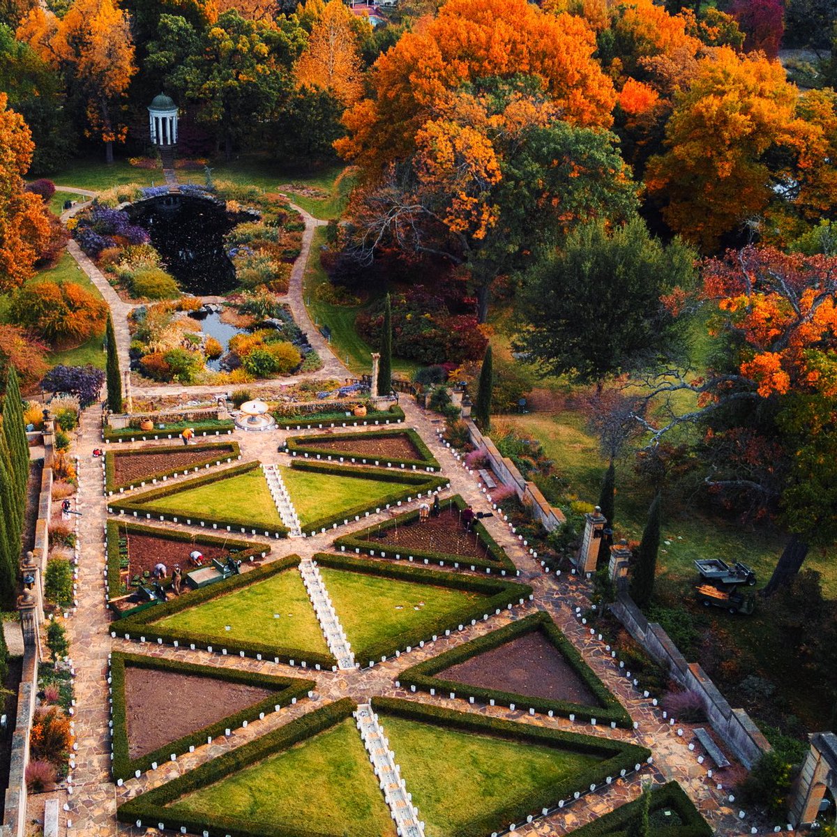 Fall has arrived! We can’t wait for the gardens to look like this! 🍁