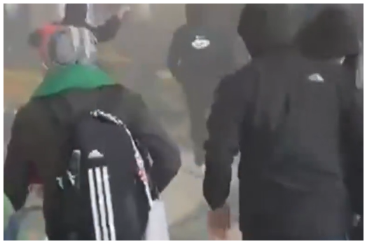 _a1_s2_d3_'s tweet photo. sempre i soliti "contro" tutto e tutti, quelli per la #pacie ma brandizzati .. okkkk
#propal #milano https://t.co/ZUiVy80eyD