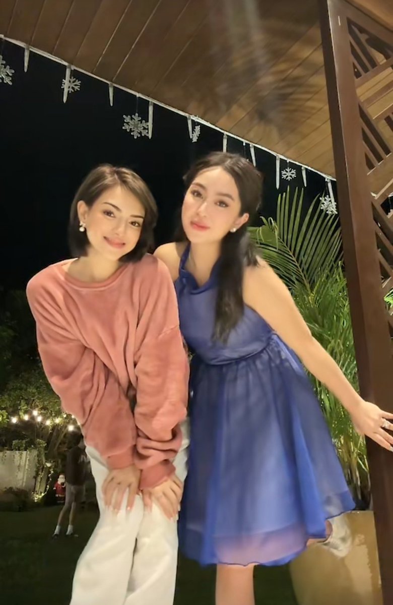 minminbuys's tweet photo. 4. Mika Salamanca
- tumitindig pero bff ang mga corrupt nepo baby (left — kitty duterte, right — christine lim)
- follows kitty duterte, christine lim, claudine co https://t.co/3PPiEXh3Lr