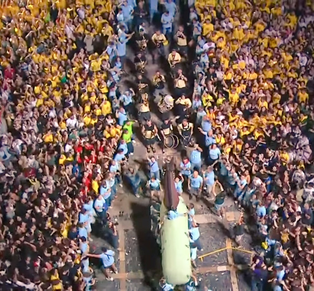 💛Moments màgics a la Baixada de l'Àliga💛

A tarragonins no ens guanya ningú,
I sinó ➡️ enllaç, minut 39:25 🚀

Quin tema sona?🎶🎵

Bona festa major! 
Visca Santa Tecla!
Menys (i) i més (,) 😘

youtube.com/live/8Td_yk5GC…