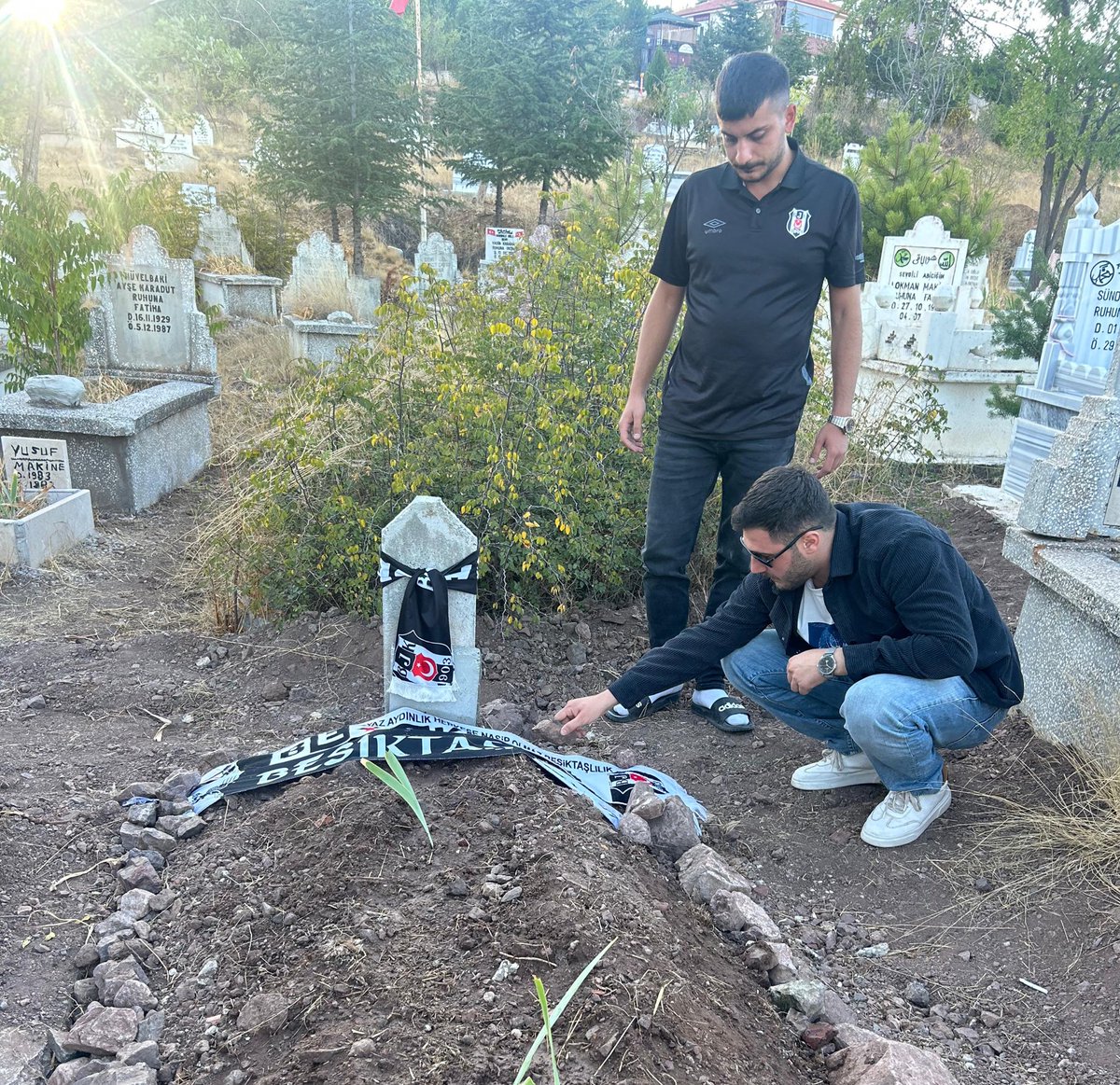 Arayan soran Cenazemize katılan yazan herkesten Allah razı olsun. Mekanın cennet olsun CANım Amcam 🙏 Unutturmayacağız!
Sevenlerin Kalbinde Sevilenler Ölmezler
18.09.2025-♾️ #CanYanık