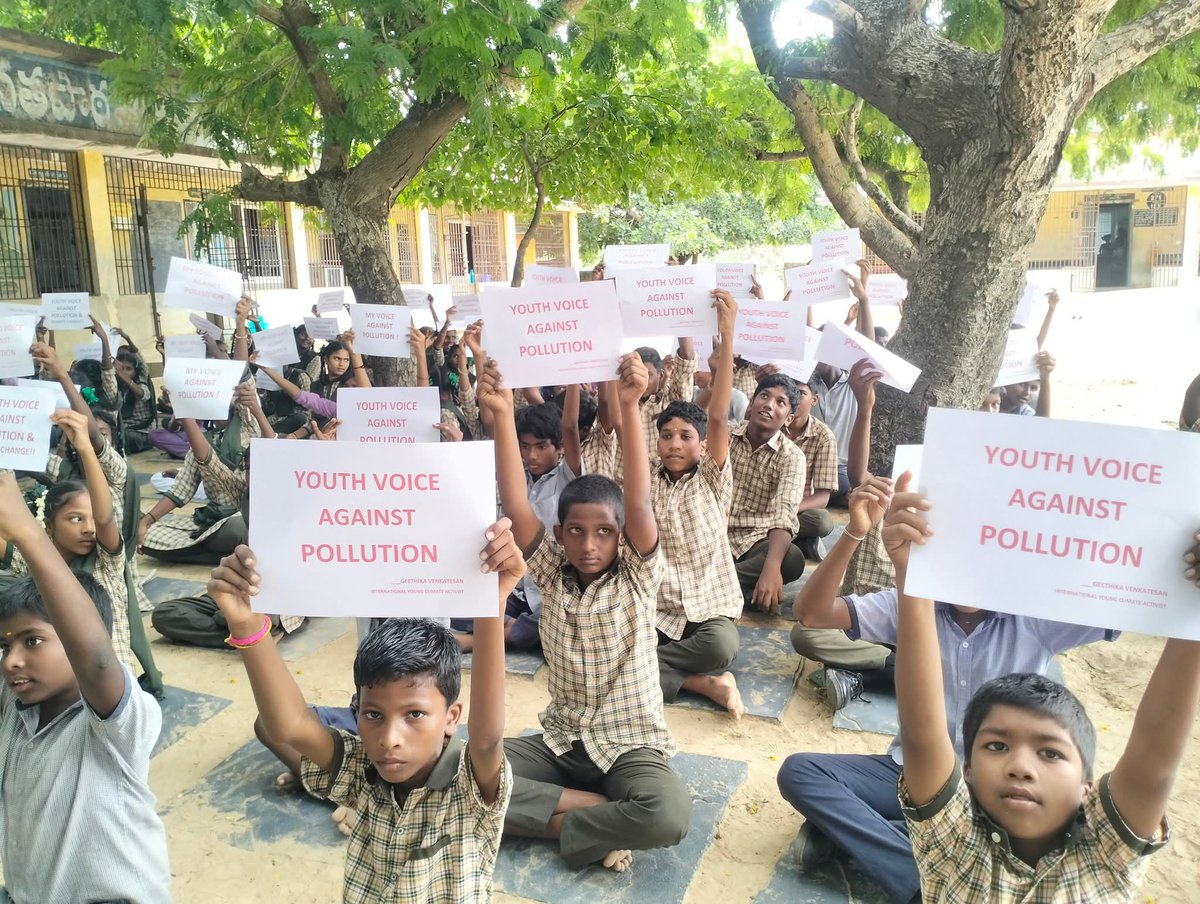 YadhumadiR's tweet photo. A mass mobilization and Demonstration program at #Vattambedu ZPSchool, in Andhra, hundreds of students are supported, raised the voice loudly to Geethika Venkatesan's Climate journey
#GeethikasDream
#GeethikaVoice
#undelegates #UNYoungDelegates #ClimateAction #ClimateCrisis https://t.co/gT8Rve1maT