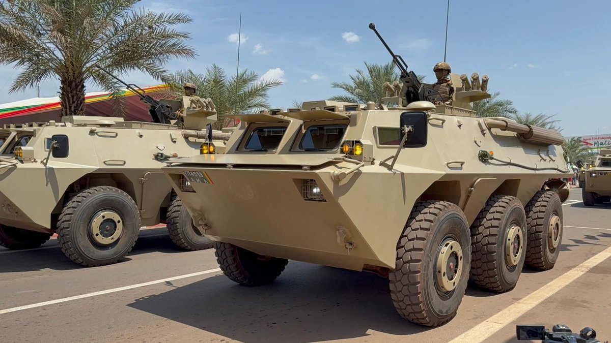 Le #Mali🇲🇱 a donné une véritable démonstration de force lors de son défilé militaire, des hélicoptères survolant le cortège, des chars de différentes catégories au blindage renforcées, des blindés pour la reconnaissance légère, le transport de troupe jusqu'aux unités d'infanterie