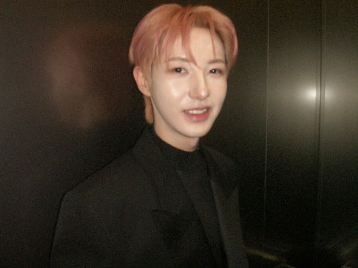 เฉลยหรอ ว่ามาจากกล้องดิจิตอลสีชมพู