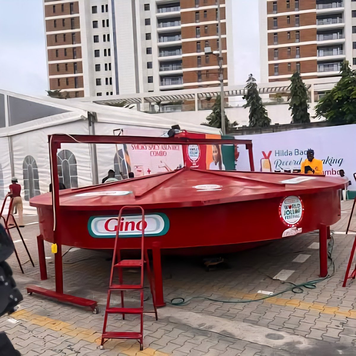 🇳🇬 Largest serving of Nigerian style jollof rice - 8,780 kg (19,356 lb 9 oz) achieved by Hilda Baci and Gino in Victoria Island, Lagos, Nigeria