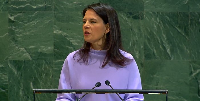 "Cumplir con lo acordado en Beijing,  significa también que ningún político, juez o líder religioso hombre debería atreverse a decirles a nuestras niñas qué hacer con sus cuerpos, porque son seres humanos, no propiedad.  Nuestro cuerpo, nuestra decisión"
<a href="/UN_PGA/">UN GA President</a>  #UNGA #Beijing30