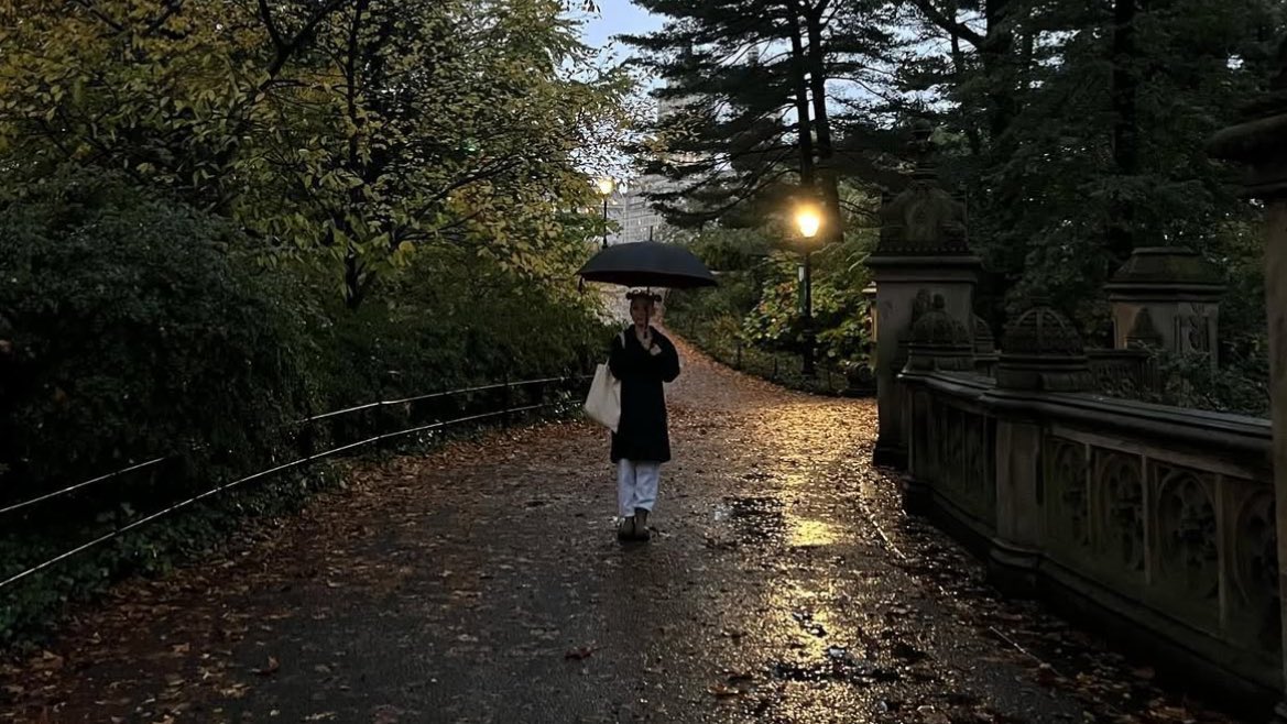 glindasmagic's tweet photo. ⊹ ࣪ ˖ ariana fall time vibes ⊹₊ ⋆ https://t.co/Vr6bvT8kl4