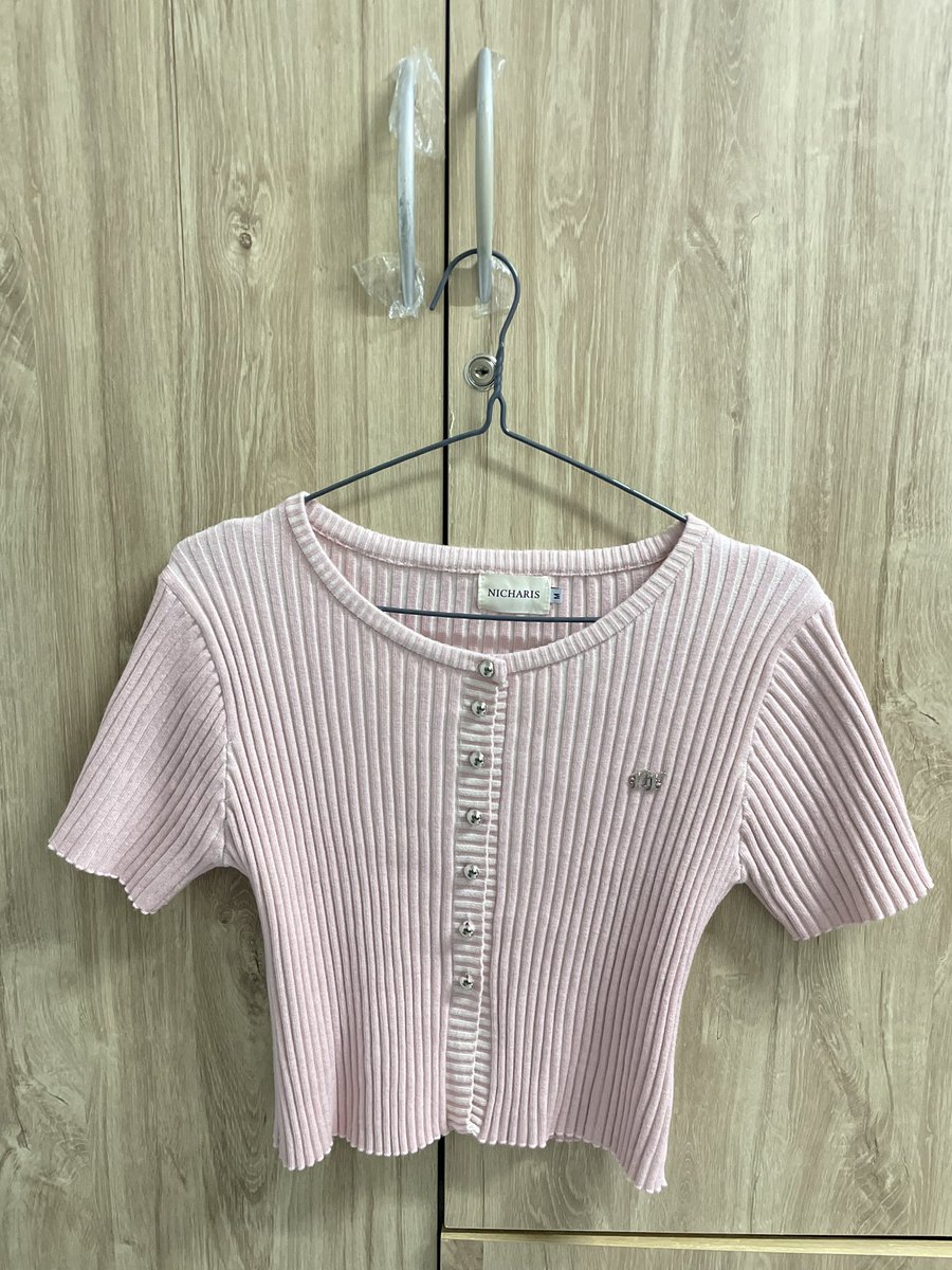 Usedmni73's tweet photo. เสื้อครอป  nicharissho มือ1 230฿รวมส่ง 
🎀พร้อมโอนลดได้🎀

#ส่งต่อเสื้อผ้า #ส่งต่อเสื้อผ้ามือสอง #ส่งต่อเสื้อผ้าราคาถูก #เสื้อผ้ามือสอง #ส่งต่อuniqlo #stylistshop #cintageshop #โล๊ะตู้  #เสื้อผ้ามือ2 #vghbkk #promthong #bemingbkk https://t.co/75pJWSklFd