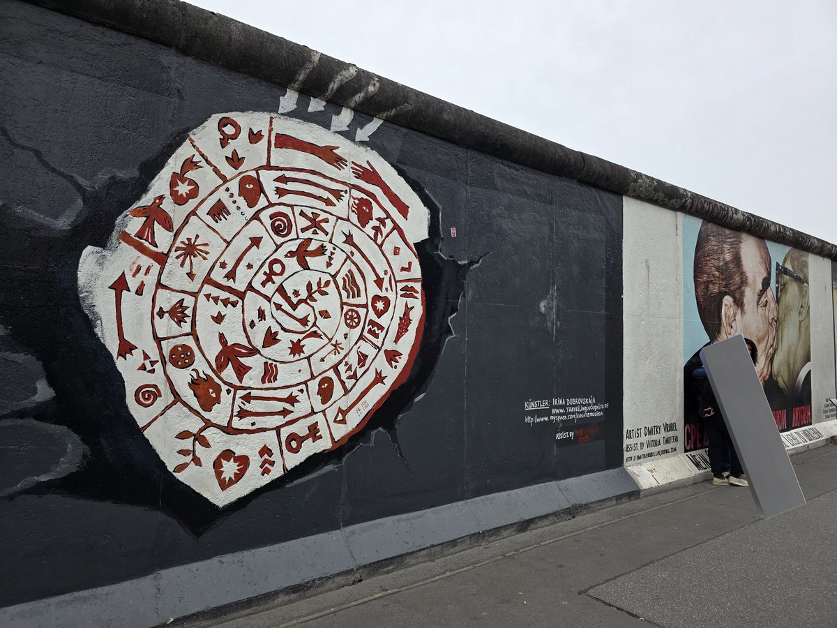 아니 형제의 키스 바로 옆에
파에스토스 원반 뭐임.. 승유니 생각나게