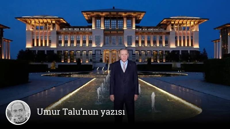 ✍️ Umur Talu yazdı:

🔴 Çoluk çocuk herkes mutlu, bir başkan baba mutsuzdu!

📌 10 yıl önce “başkanlık sistemi olmadığı” için mutsuz olan, onu da alıp mutlu oldu; milyonlarca insanı vuran “umut katiliamı” sürüp gitti. Uşaklara hükmederek bu trejedyayı sonsuza kadar sürdüreceğini
