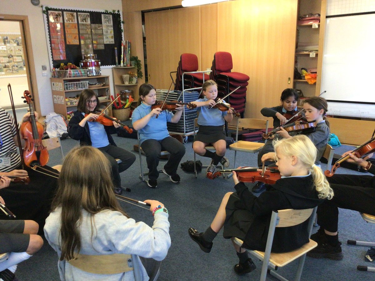 MerryleePS's tweet image. Today was our first violin club with Miss S. The children were getting used to their instruments and learning more about how to play. 🎻🎶 #violin #expressivearts #MerryleeMusic