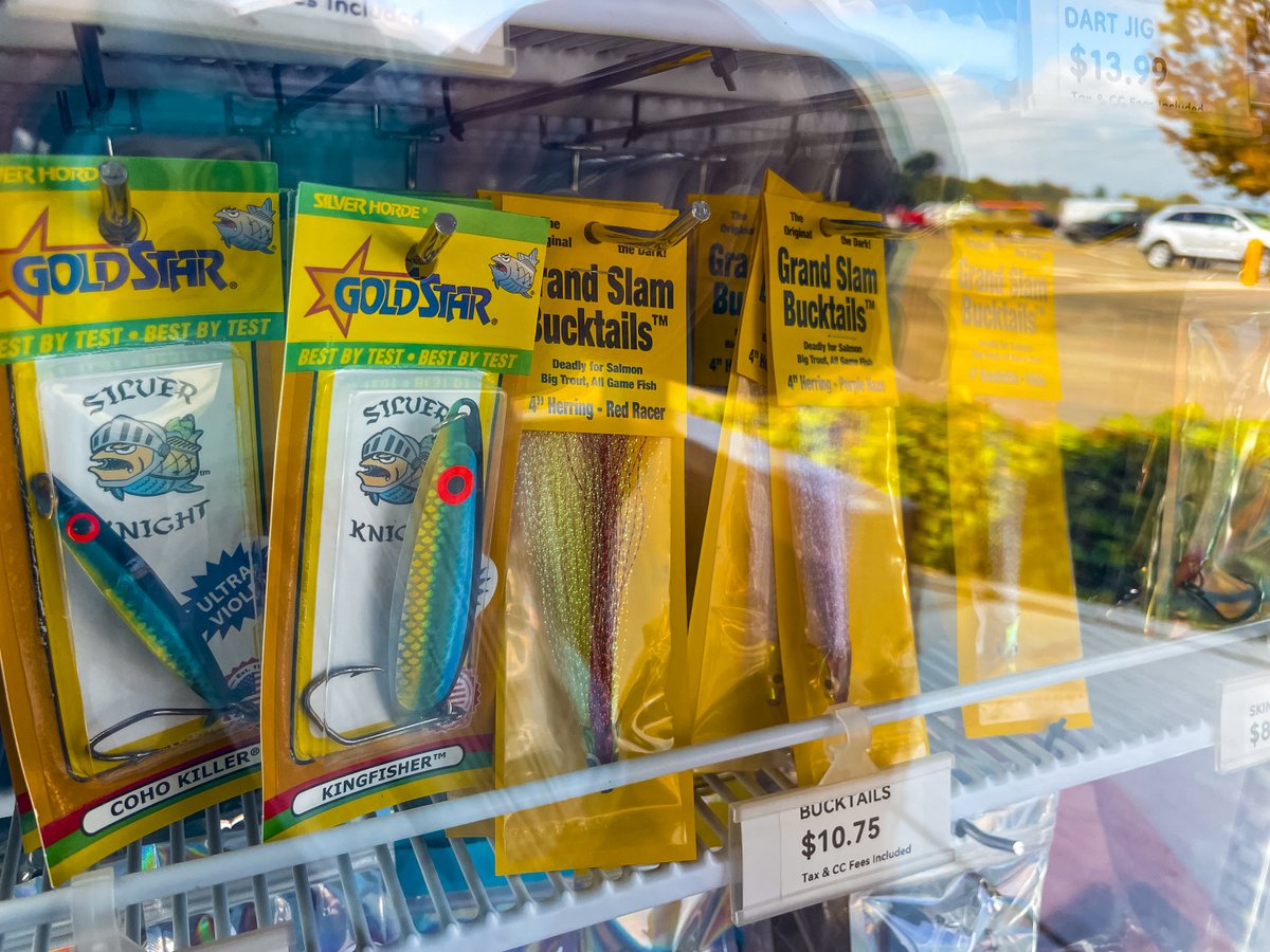 Now you can buy your last-minute bait, gear, and tackle just steps away from the Port of Everett’s 10th Street Boat Launch at the new Hookup Hut vending machine that was installed last week!