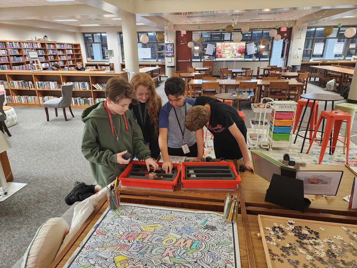 tjhslibrary_'s tweet image. Friday fun in the @TISDTJHS library!! #liblovetomball #readconnectdiscovercreate #tjhsmakersgonnamake @TISD_Libraries