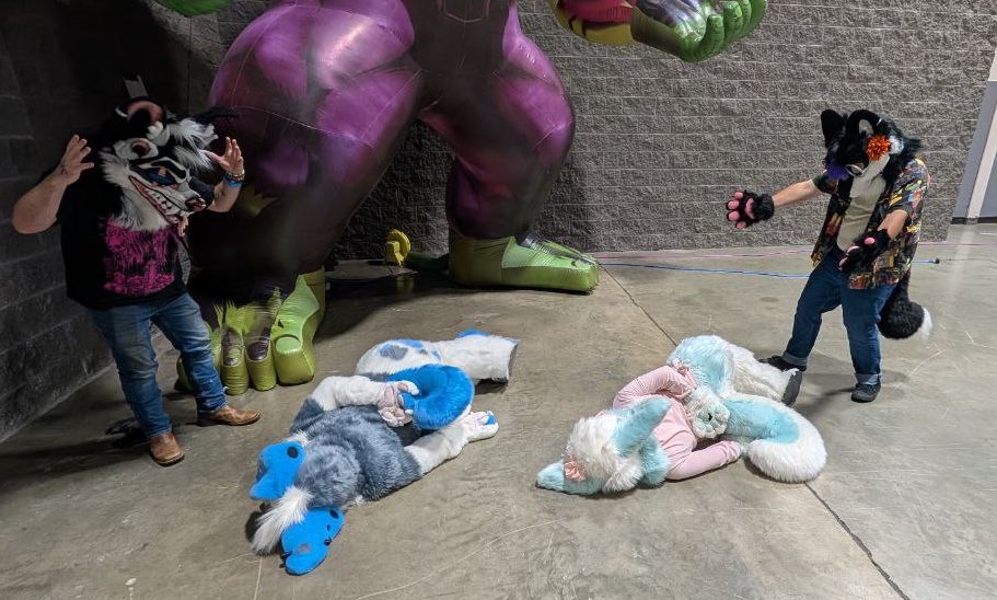 Spa con was fun with our Arkanfriends! 

📸: <a href="/gr3nad1ne/">grenADine</a> 

#spacon #furry #fursuit