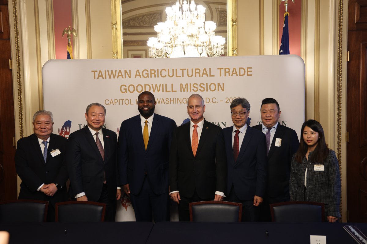 RepDonaldsPress's tweet photo. Thank you to the Taiwan Agricultural Trade Goodwill Mission for joining us at the United States Capitol.

The trade relationship between the State of Florida and Taiwan is important and mutually beneficial.

We look forward to building a prosperous future together. https://t.co/TXJX6Pfxrl