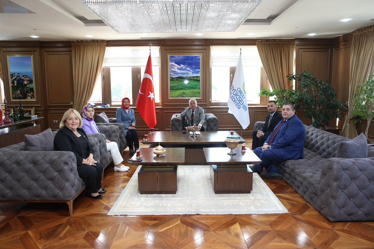 İçişleri Bakanlığı Mahalli İdareler Genel Müdürlüğü Muhtarlar Daire Başkanı Suna Üstüner, Valilik İl İdare Ve Denetim Müdürü Hatice Bayraktutar, Ordu Muhtarlar Federasyonu Başkanı Buğra Gök ve Ordu Muhtarlar Federasyonu Yönetim Kurulu Üyesi Ve Altınordu Muhtarlar Derneği Yönetim