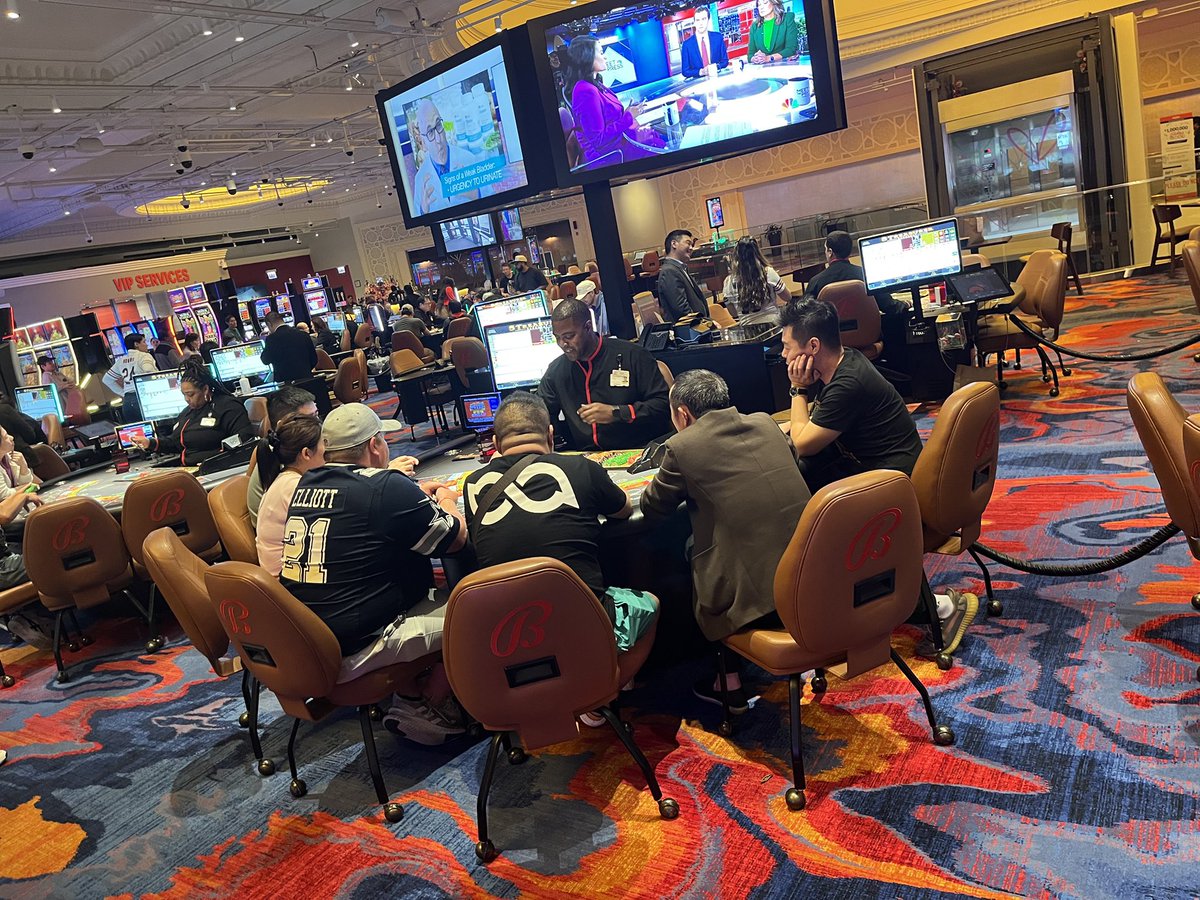 ayohecooltho's tweet photo. 🚨 Printer Warning 🚨

We had a printer warning last night with my Chinese friends at the Baccarat table! #BendEm https://t.co/dz2SufXaob