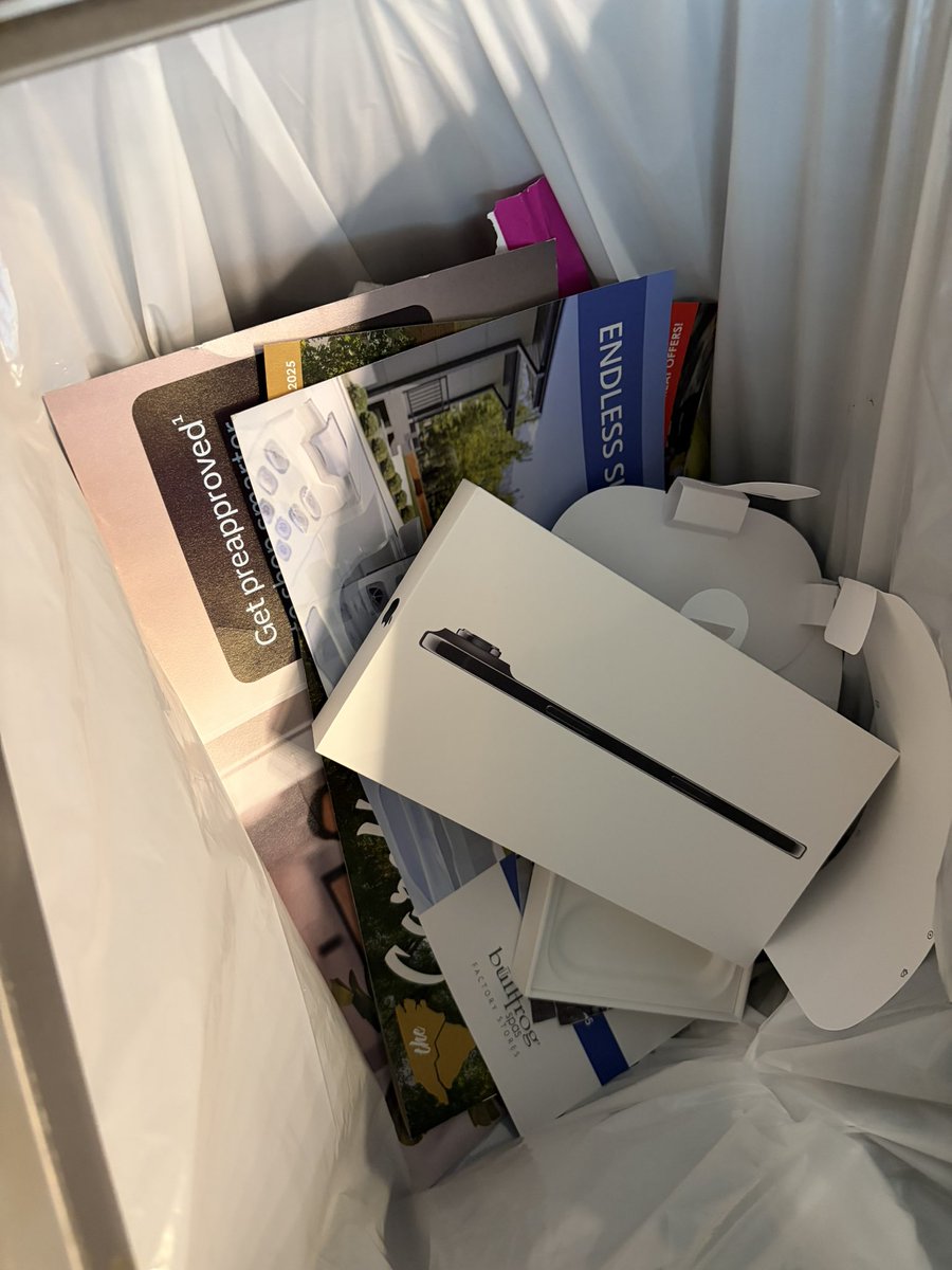 seanallen_dev's tweet image. The box immediately goes in the trash. Because I know better.