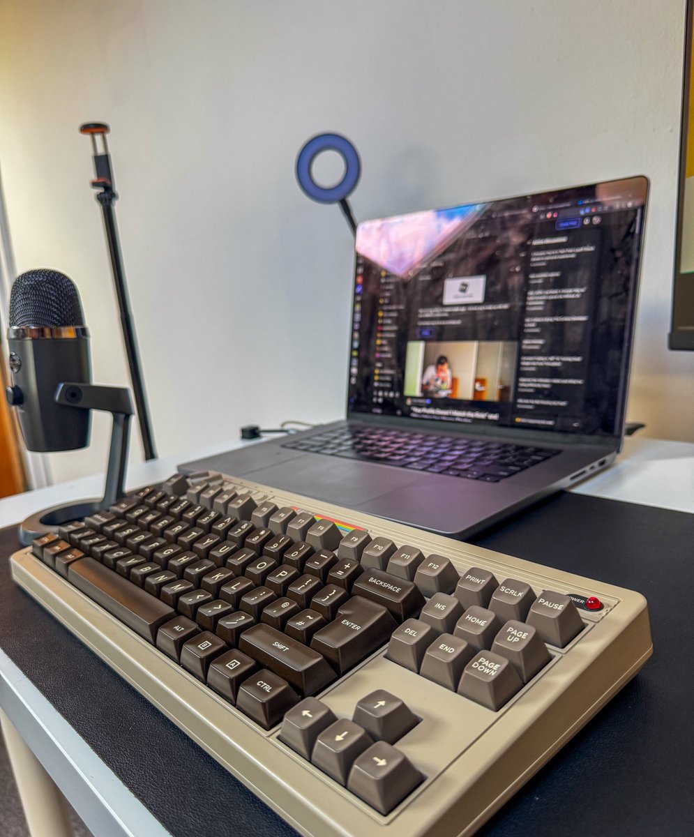 guru (priv/acc) tweet media