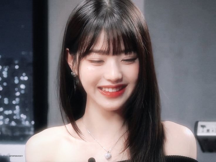 .
                                           언니 진짜 긴장 많이 했었네?
왁 못보겠어
                                           긴장해도 말 잘하는거봐
너도 보지마

엎치락 뒤치락 하다가 윶이 녕 안아서 못움직이게 하면 녕이 윶 얼굴 잡고는 축하한다고 입맞추면 윶이 고대로 뽀뽀 500번함