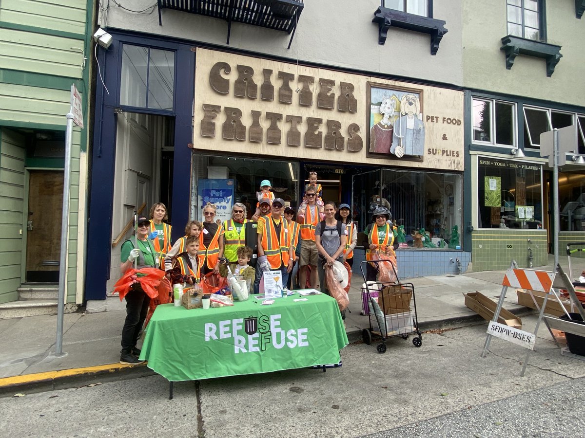 RefuseRefuseSF's tweet image. A record-breaking weekend of cleanups in SF - at 30 citywide cleanups, 660+ volunteers picked up 680 bags of trash, fueled by Coastal Cleanup Day that saw 200+ people show up to clean Ocean Beach.
Further cementing San Francisco as the "Cleanup Capital of the US"!
