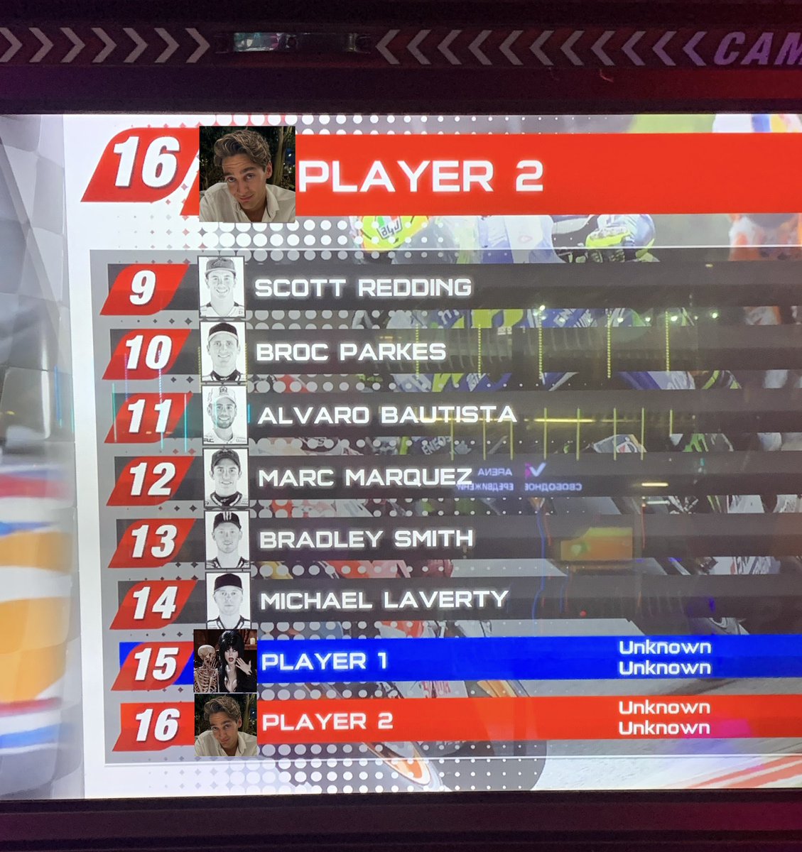 sog_goog's tweet image. me and @evil_pinki went to the arcade and they had a motogp machine and we were so bad they kicked us out of the arcade