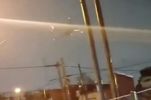 [Video] Susto: avión se declaró en emergencia y sobrevoló varias localidades de La Matanza

sectorprensa.com.ar/?p=75921