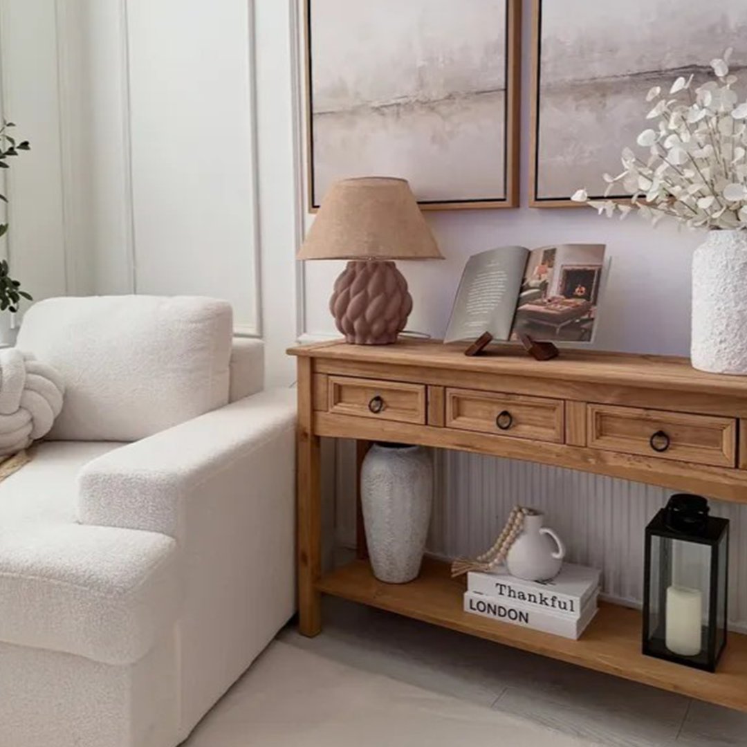 vidaXL_Spain's tweet photo. 🪴 Lo funcional también inspira: 3 cajones, estante y pino macizo. Guarda libros, plantas, velas o jarrones y organiza con estilo 🏺✨

¿Te gusta este producto? Búscalo en vidaXL con el código: 4005666

📷 @cosylife_with_ada (Instagram)
#funcional #decoracióndehogar #organización https://t.co/jJCB6OmuKc