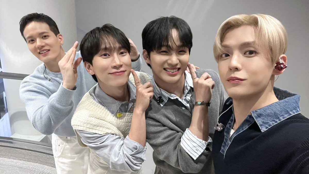 [📂]

📂 B:CHIVE
└📁 日韓ミュージックショー #NKMS2025 

비투비 목소리로 가득 채우기 ♫
이토록 좋을 수 있을까
ㄴ 네!!! 오브 콜스 와이 낫 🫶🏻 ͗ ͗ ͗ ͗ 💗

#비투비 #BTOB
#서은광 #SEOEUNKWANG
#이민혁 #LEEMINHYUK
#임현식 #LIMHYUNSIK 
#프니엘 #PENIEL