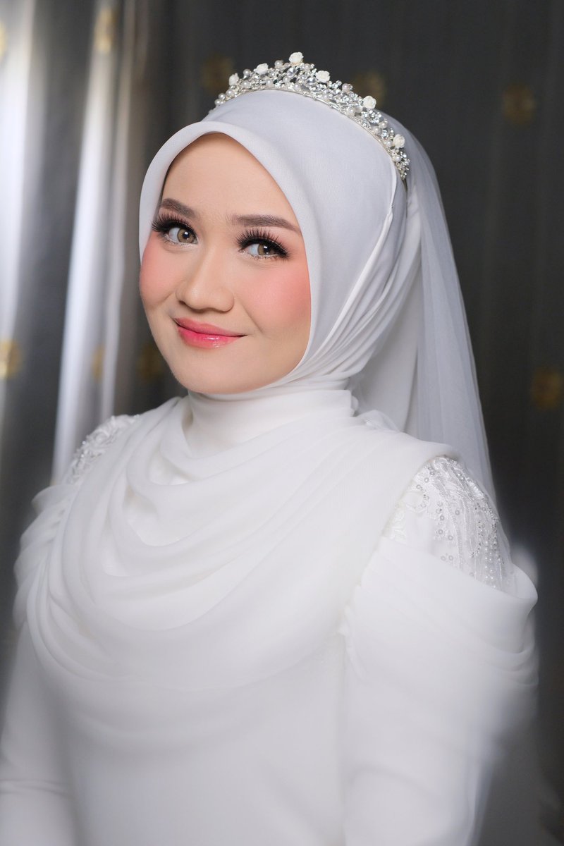 janalueen's tweet photo. @sbyfess Ini makeup aku wedding tahun kemarin, lgsg cek ig  @/ruangrindumakeup https://t.co/IPth1ZkG1G