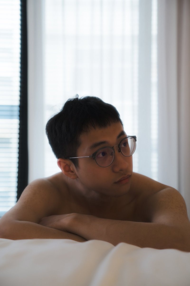 你們最喜歡哪張照片呢？
我最喜歡這組的第一張，雖然我不知道我當時在看啥🤣

Photographer:<a href="/studio_iso_25/">iSO 人物體</a> 
Model:<a href="/Husky921129/">Husky1129</a>