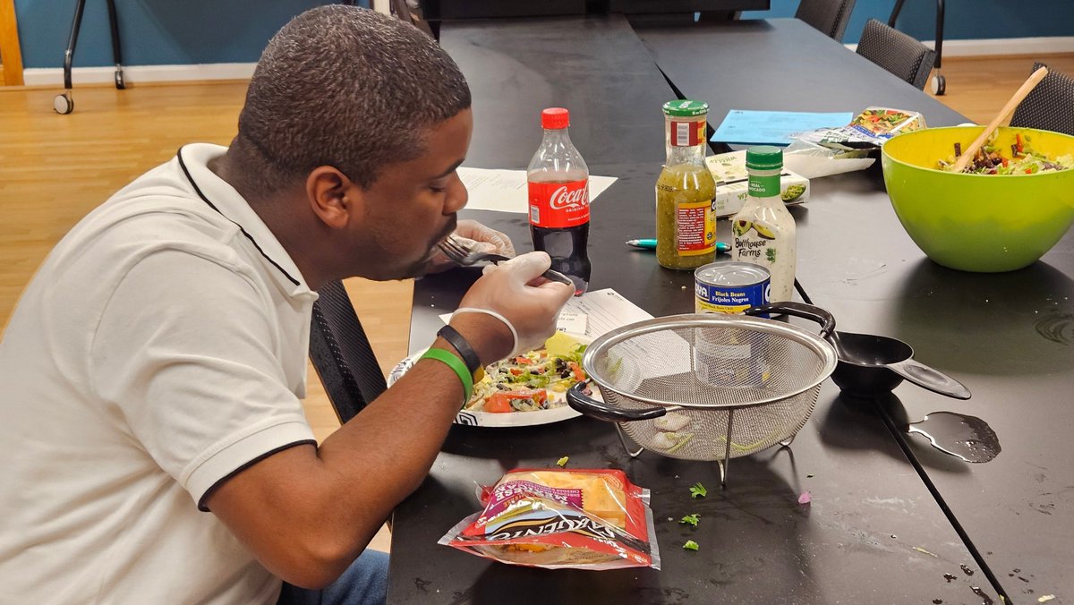 InNowOrg's tweet image. Consumers made a big impact at Independence Now’s Sept 18 #CookingClass, preparing Mexican chopped salad with Kelvin Hawkins, Youth ILS. Focused on healthy eating, participants teamed up to make and enjoy a tasty meal. Details: buff.ly/oEJrKw6

#IndependentLiving