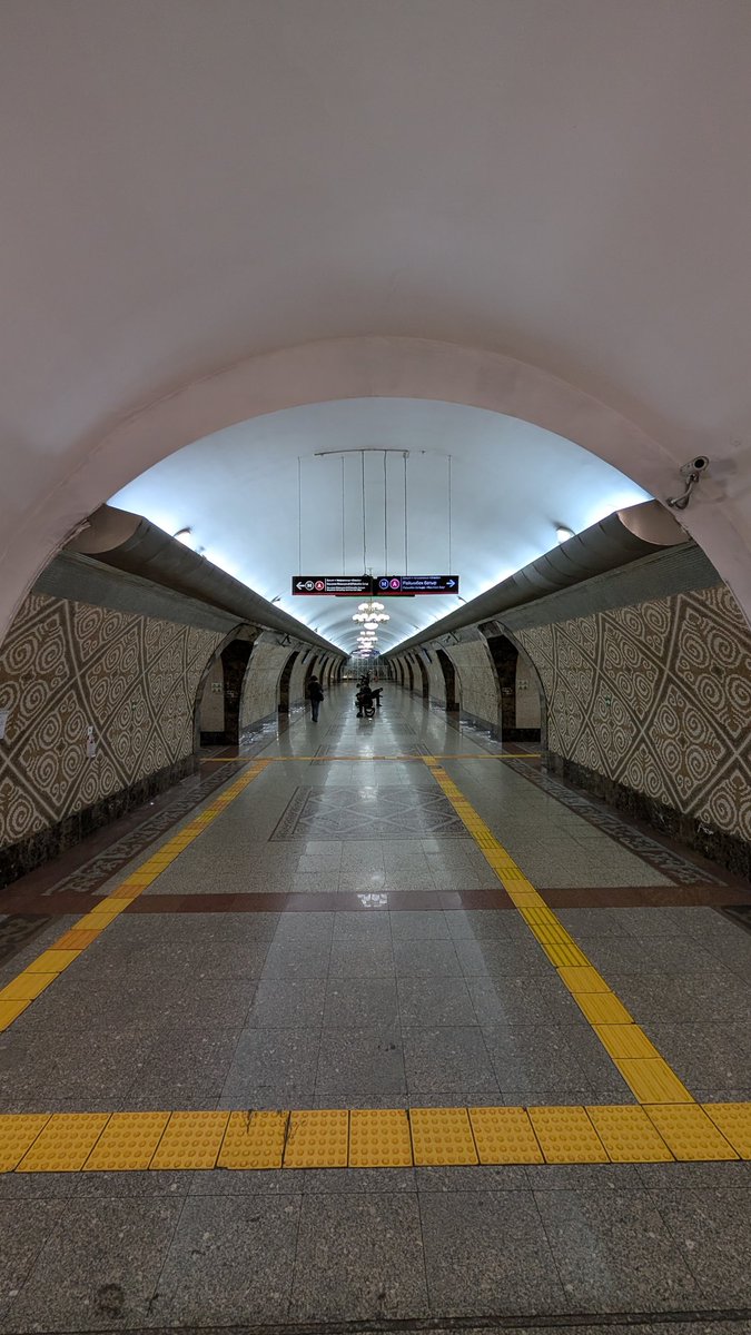 アルマトイの地下鉄は美しい