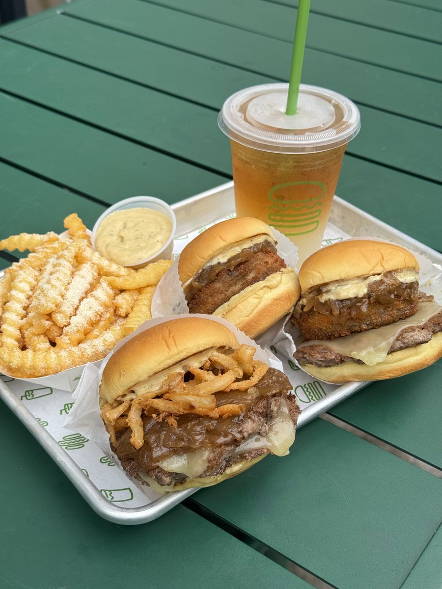 Lincoln Road (@lncolnrd) on Twitter photo Stacked with flavor #OnLincoln! 🍔🌴
Try <a href="/shakeshack/">SHAKE SHACK</a>’s limited-time French Onion lineup featuring burgers and fries piled high with Gruyère, caramelized onions & roasted garlic parmesan.
💚 1111 Lincoln Rd Stacked with flavor #OnLincoln! 🍔🌴
Try <a href="/shakeshack/">SHAKE SHACK</a>’s limited-time French Onion lineup featuring burgers and fries piled high with Gruyère, caramelized onions & roasted garlic parmesan.
💚 1111 Lincoln Rd
