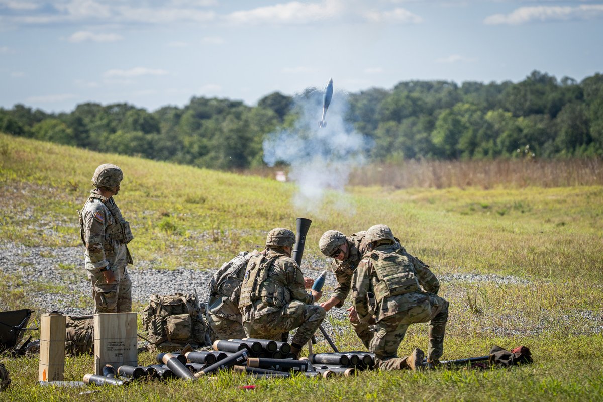 "Hang it....FIRE!" When they aren't firing blank artillery rounds from 3-inch M5 anti-tank cannons, Soldiers from the Presidential Salute Battery maintain their readiness by participating in training exercises such as live-fire mortar training. It's just one way these 11C https://t.co/uF3XuqeZ5u