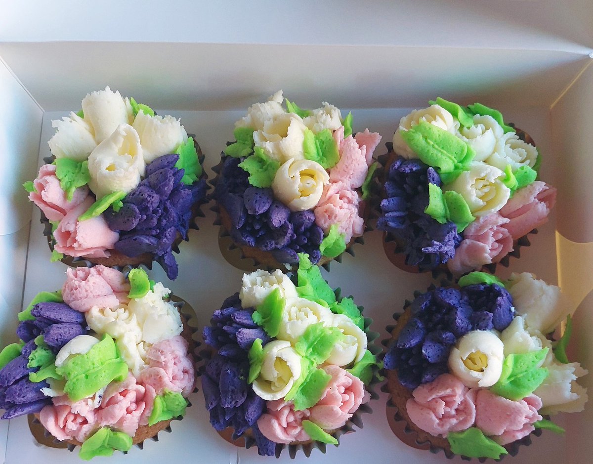 Finally getting the hang of these icing tips! It's taken a lot of practice! The kids were much better than me!