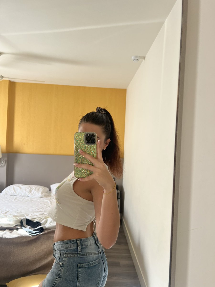 Anche io sono ossessionata da me stessa 🫠

I’m myself obsessed with me 🫠