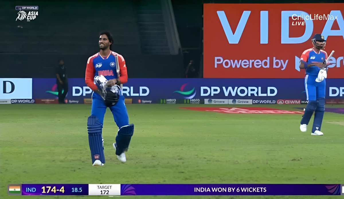 Shame : Tilak Verma was seen shaking hands with paxxtan 🇵🇰 after the match 😳
#INDvsPAK #indvspak2025 #AsiaCup2025 #AbhishekSharma