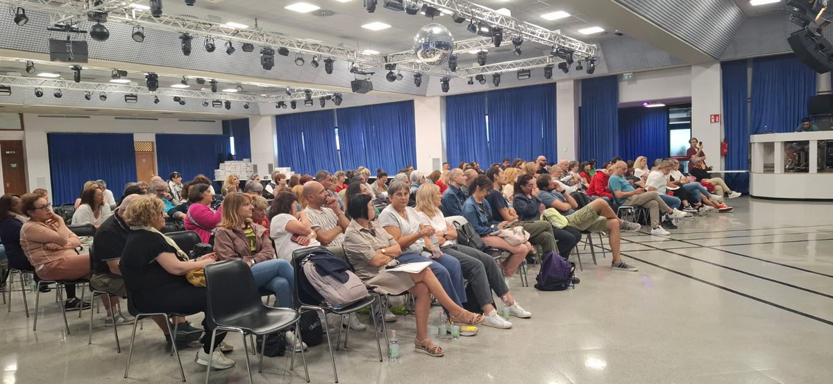 FilcamsER's tweet photo. Oggi le delegate e i delegati Filcams CGIL di Coop Alleanza 3.0 dell’Emilia Romagna si sono confrontat3 perché il 31 dicembre scade il loro contratto integrativo. 

L’attivo si è concluso al grido di Palestina Libera! 💪🟥 https://t.co/p6tKMs4ezA