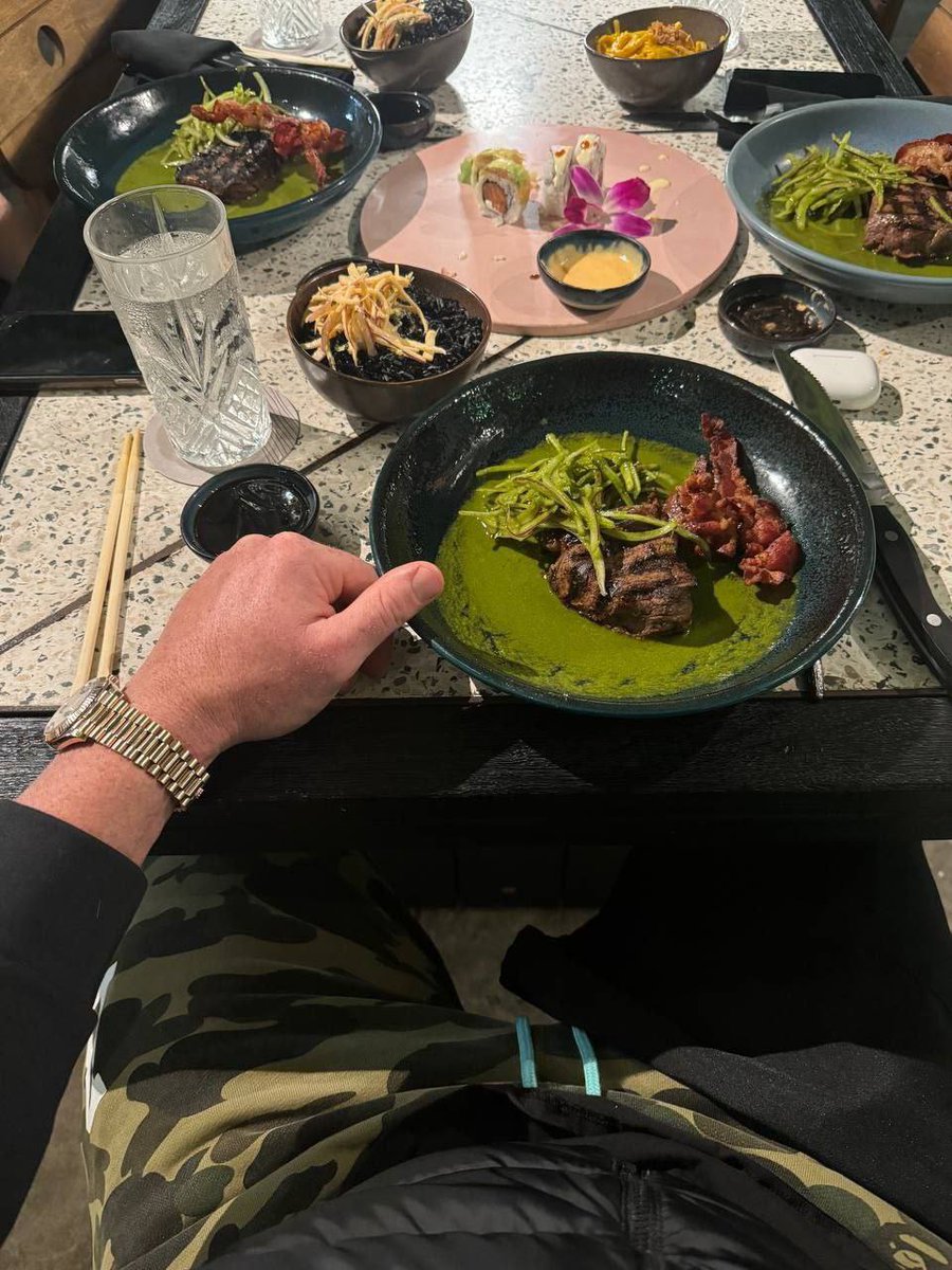 Waller7J's tweet image. Meals like this with your family discussing plans to conquer the future.

Instead of pushing it off until next year

GET TO WORK!