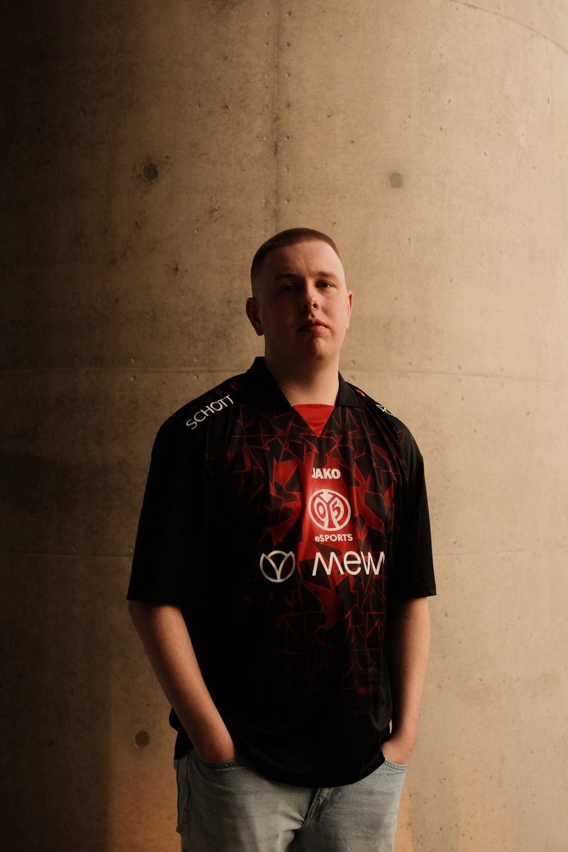 MAKE IT 05 ✍️

Ich verlängere meinen Vertrag bei <a href="/mainz05esports/">Mainz 05 eSPORTS</a> und gehe in mein fünftes Jahr als Headcoach❗️

Ich freue mich auf die kommende Zeit und Aufgaben 👨‍🏫

Einmal 05ER, immer 05ER 🔴⚪️