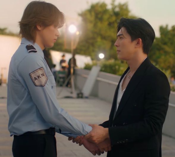 LUVJANANI's tweet image. The moment.... First time akin guide jin to his empty heart get passion and love with him... On this scene smartie smile most iconic 😍🥺🥺 #TopForm #TopFormTheSeries #だかいち
AKIN THE SEXIEST MAN
#TopFormEP1
#JinAkinの出会い
@bxxm_rvw @smart_csnp #smartcsnp #BXXMRVW