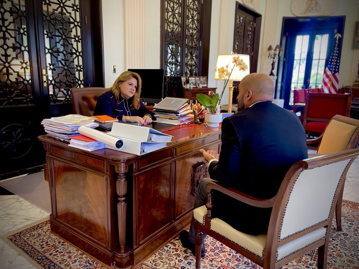 Discutiendo las estrategias y actualizaciones  de los planes de seguridad junto al Superintendente de la Policía Joseph González, así como el estatus de los trabajos de la separación de la agencia del Departamento de Seguridad Pública.