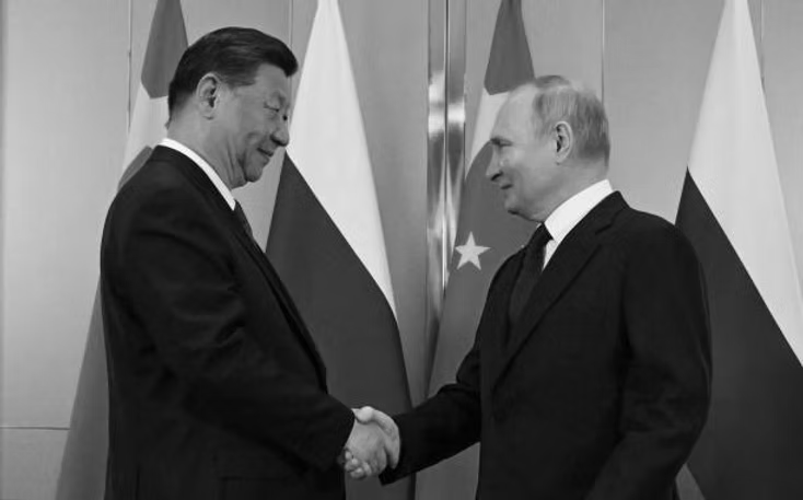 ExtremaRatio4's tweet photo. This article by Extrema Ratio offers an in-depth look at the growing partnership between Russia and China, a strategic alliance that is redefining the dynamics of global power.
Based on studies by Russian scholars, the article explores the geopolitical and economic factors driving Moscow toward a definitive “pivot to Asia,” highlighting how Beijing is consolidating its influence through initiatives such as the Belt and Road and the creation of a financial alternative to the West.
Our analysis reveals the details of an alliance that goes beyond the politics of individual leaders, revealing a deep and lasting strategic convergence that is shaping a new multipolar world order, according to the perspective of Moscow and its analysts.
The research focuses on how the coexistence of two strong leaders such as Putin and Xi Jinping may evolve, analyzing the dynamics that support it beyond their personal relationship.
Read our latest analysys titled "Beyond the “dictators”: what really drives the Russia-China axis? The Great Realignment: Discovering the Deep Roots of the Russia-China Partnership"
https://t.co/h9jcYRv0Ui
#Geoeconomics #BRI #BeltAndRoad #EAEU #EurasianEconomicUnion #BRICS #NewSilkRoad #GlobalTrade #TradeWars #EconomicDiplomacy #Sanctions #MilitaryAlliance #DefensePolicy #NationalSecurity #ArcticStrategy #SouthChinaSea #NSR #NorthernSeaRoute #NavalPower #MilitaryCooperation #JointDrills
#Intelligence #GeopoliticalAnalysis #StrategicIntelligence #OpenSourceIntelligence #OSINT #RussiaChina #SinoRussian #MoscowBeijing #EurasianAxis