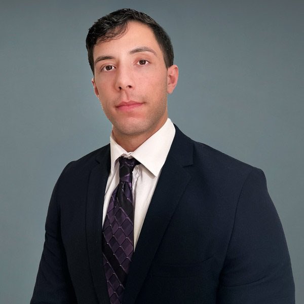 Meet Spenser Bivona, MD, our 1st graduate from the Inaugural Class to become a faculty member. Not only will Dr.  Bivona be caring for the Long Island community in our primary care practices, but he will continue to serve the school by helping to train future physicians.