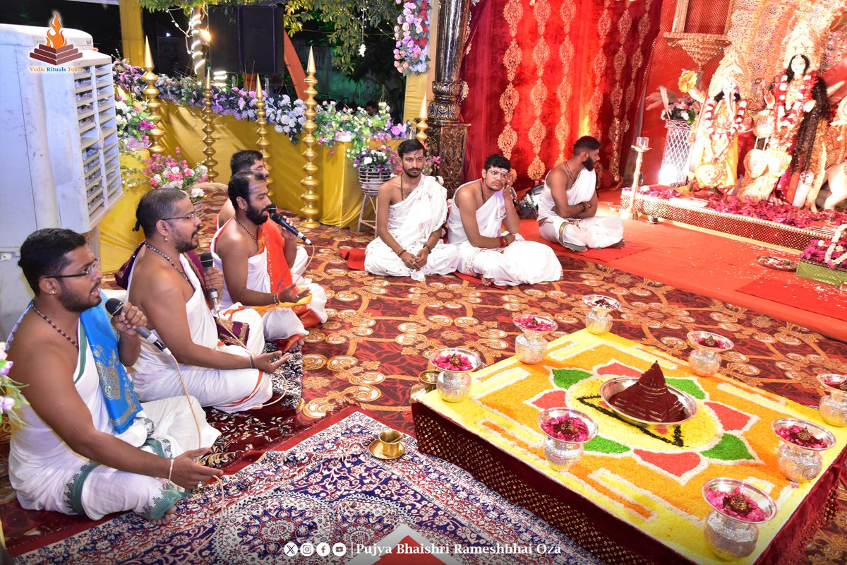 ShriHariMandir's tweet photo. Maa Mahishasur Mardini Sandhya Aarti 🪔
📍ShriHari Bagichi | Day 1/10
Yagna Sena - The Vedic Rituals Team
📲 +91 70160 35554
#ShardiyaNavratri2025
#VedicRitualsTeam
#YagyaSena | @yagyasena
#SandhyaArti | @PPBhaishri https://t.co/4bTNCTPh1e